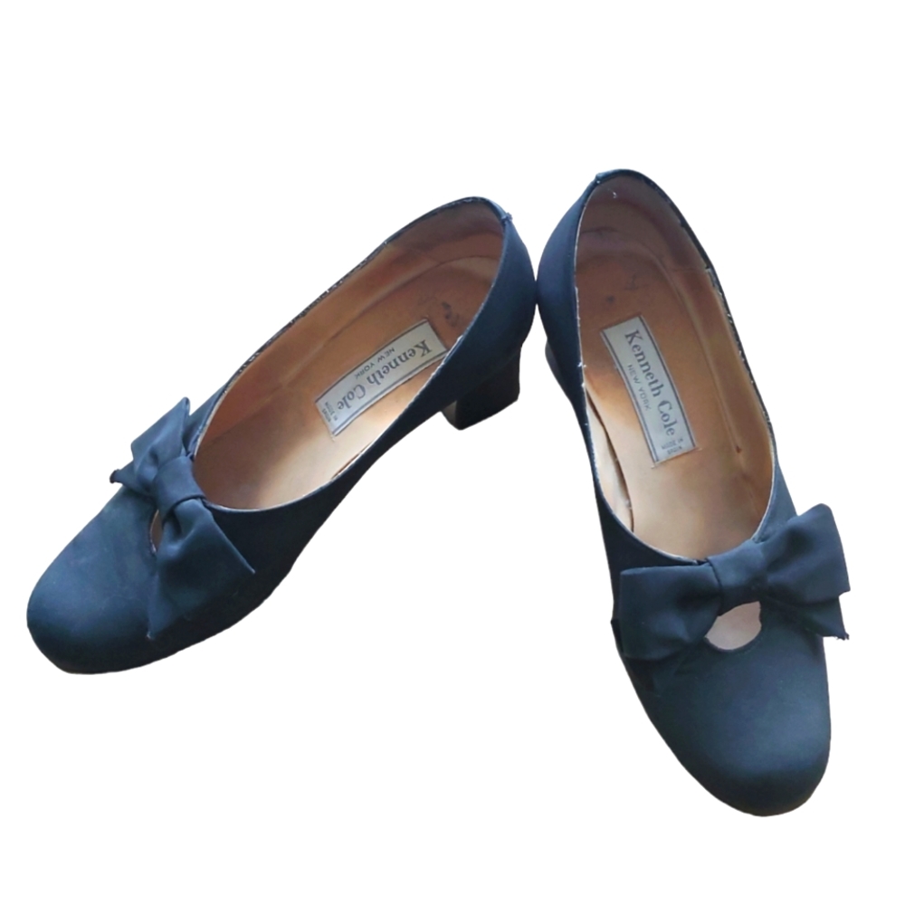 Kenneth Cole black satin bow chunky heels size 6.5